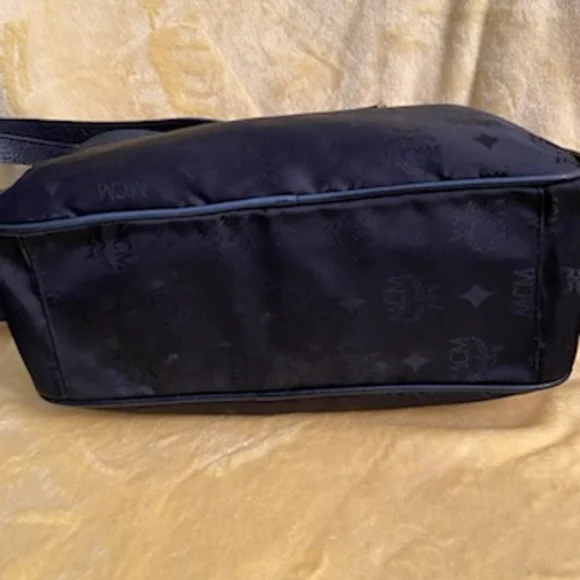 MCM Black and Gold Shoulder Bag - Picture 2 of 11